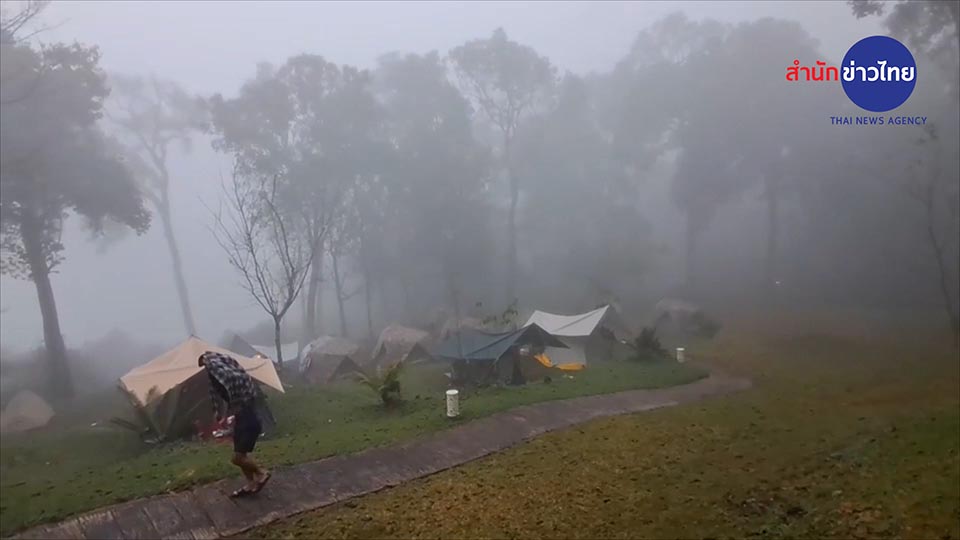 Tourists flock to Chiang Mai to camp and enjoy the winter chill