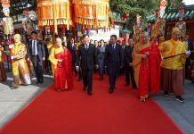 Their Majesties the King and Queen pay homage to Buddha’s Tooth Relic at Lingguang Temple in Beijing