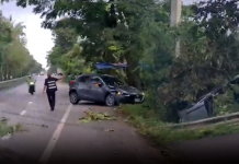 Slippery asphalt causes seven-vehicle crash in Lampang, including journalist’s car