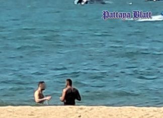 Pattaya verwarnte ausländischen Mann nach Nacktbad am öffentlichen Strand