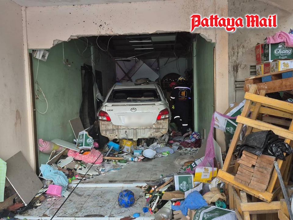 Car smashes into Pattaya home, injuring family members after driver claims throttle jammed