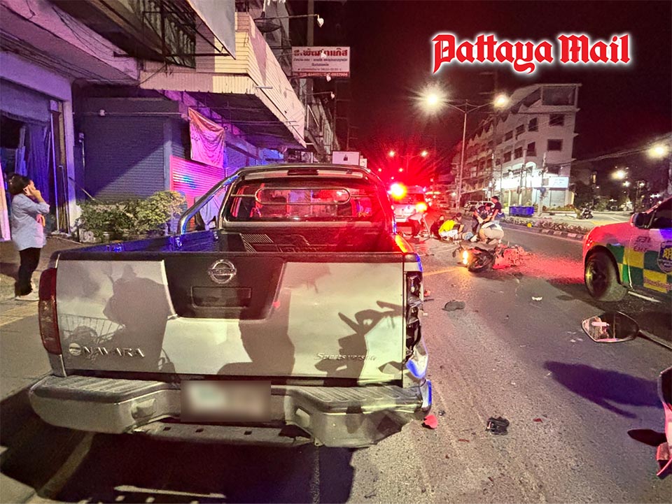 Foreign motorcyclist seriously injured after crashing into parked pickup in Pattaya
