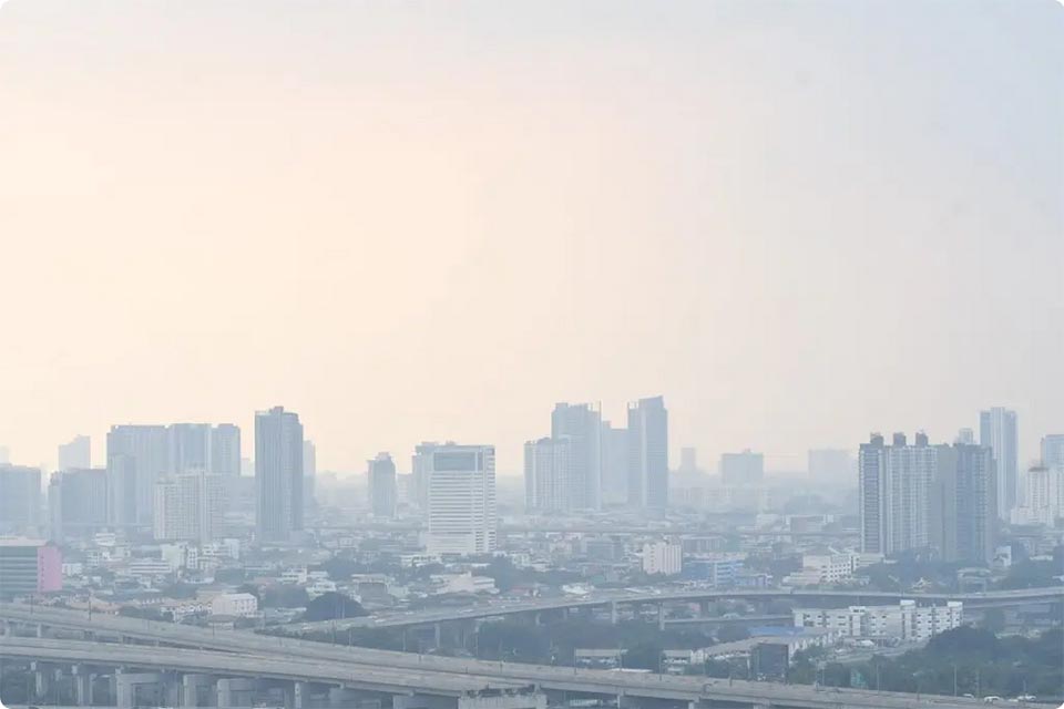 GISTDA warns of hazardous PM2.5 as ten provinces hit red zone and Bangkok districts face severe air pollution