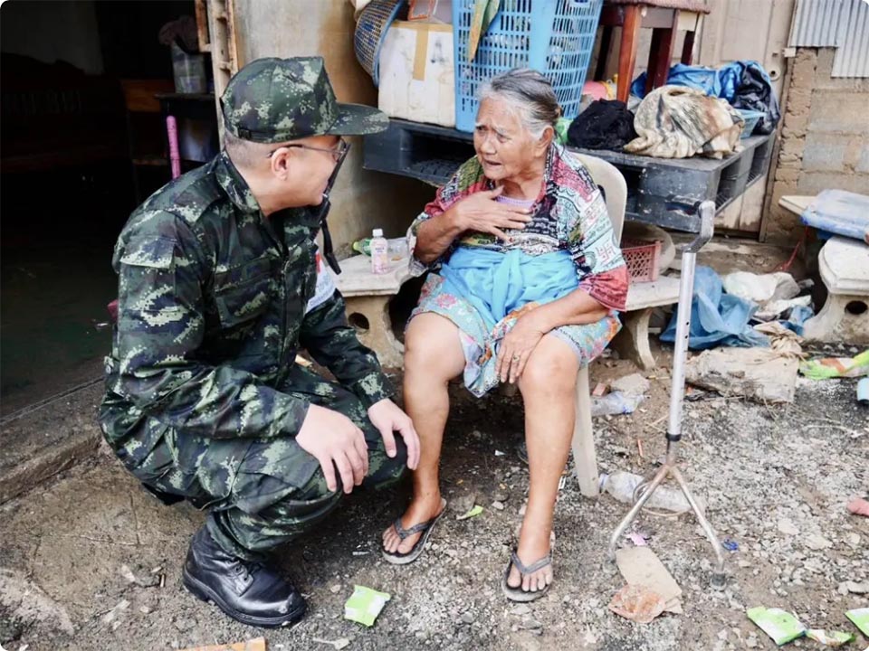Thai Army medical teams hit the streets of flood-hit Hat Yai to deliver critical physical and mental health care