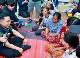 Defense Minister visits Sa Kaeo to review border security and support displaced residents