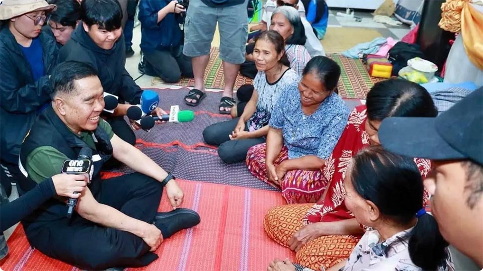 Defense Minister visits Sa Kaeo to review border security and support displaced residents