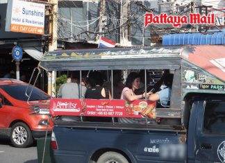 Calls grow for consistent parking enforcement on baht buses and taxis in Pattaya