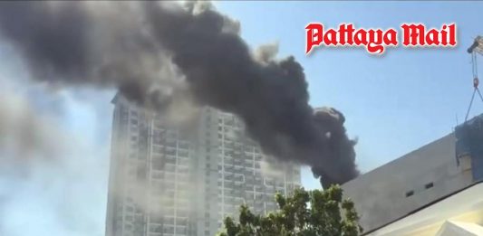 Smoke erupts from construction site on South Pattaya Road, fire quickly contained