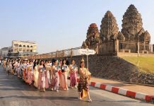 Lopburi residents turn out in traditional dress to promote King Narai the Great Reign Festival 2026