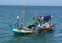 Royal Thai Navy detains Cambodian fishing boat for illegal entry into Thai waters