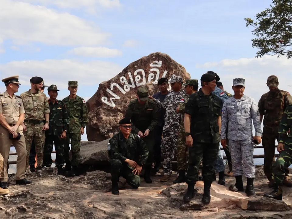 Foreign military attachés visit Thai–Cambodian border area in Si Sa Ket