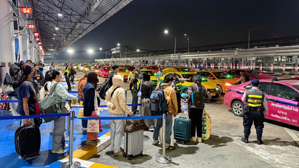 Over 120,000 passengers return to Bangkok via Mo Chit 2 after New Year