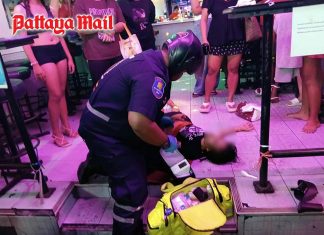 Emergency on Soi 6, Pattaya officers clear traffic as ambulance rushes seizing bar worker to hospital