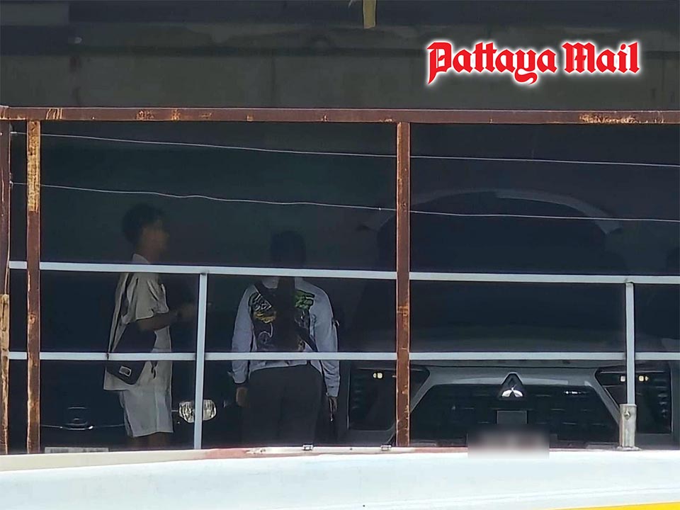 Pattaya City order ignored as illegal parking fees continue at Waterfront building