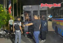 Foreign women questioned during late-night inspection on Pattaya Beach