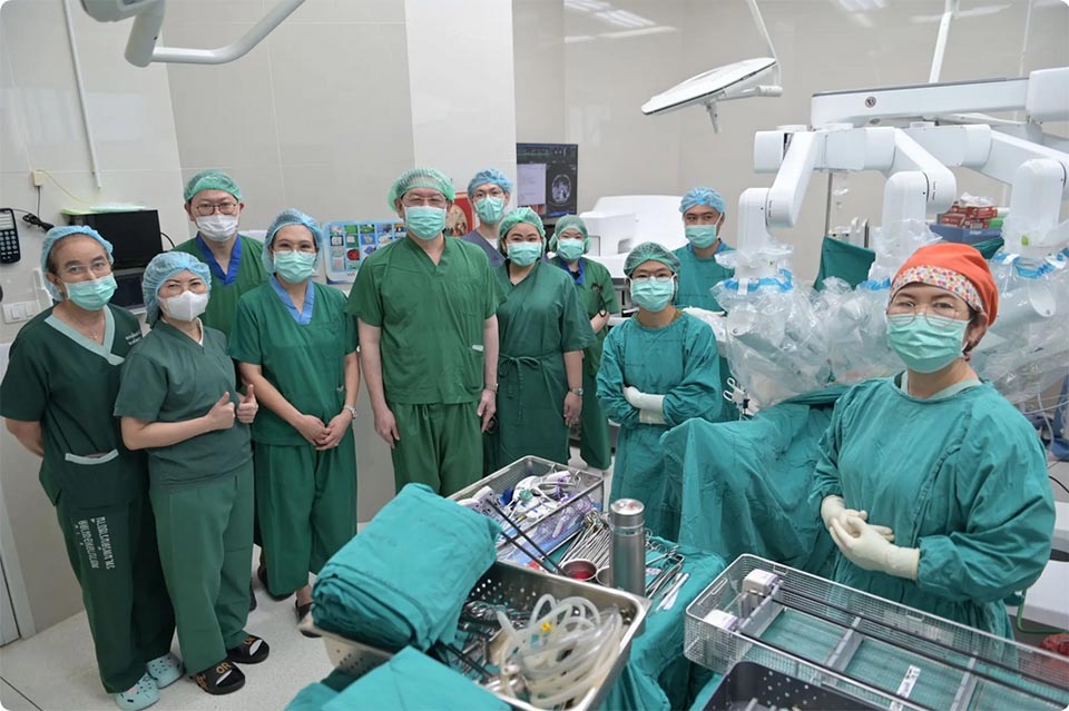 Nopparat Rajathanee Hospital performs first robot-assisted surgery, advancing cancer care access