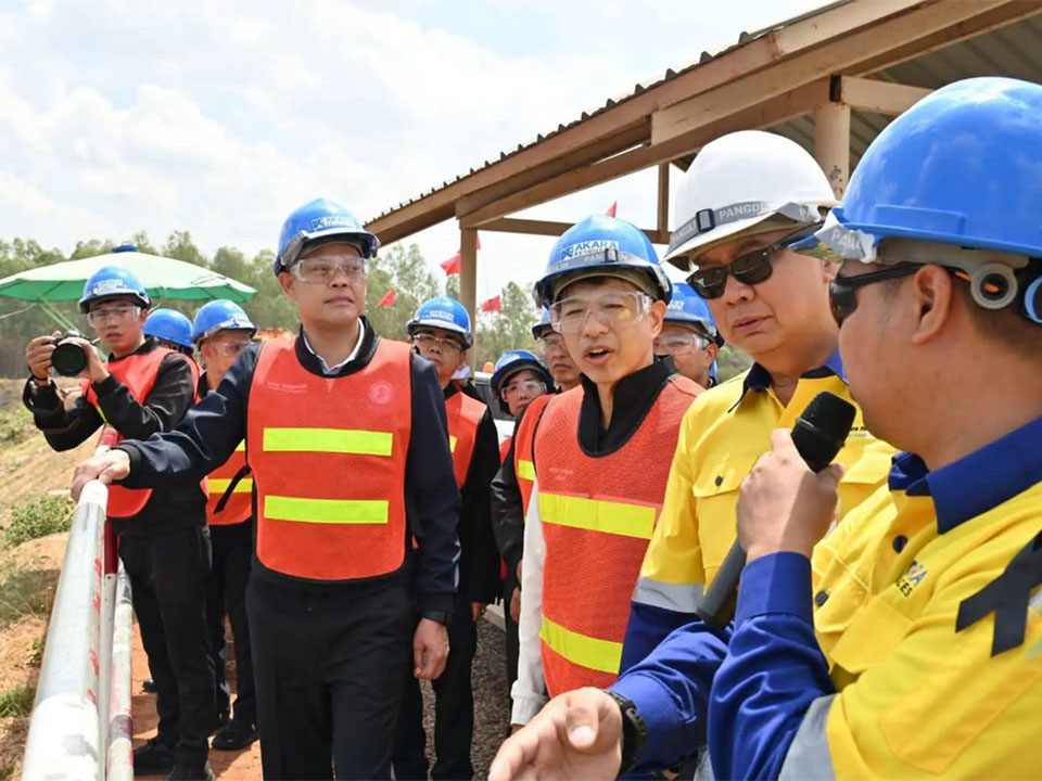 Thanakorn inspects Akara Gold Mines, pushes ESG standards and clean energy mineral strategy