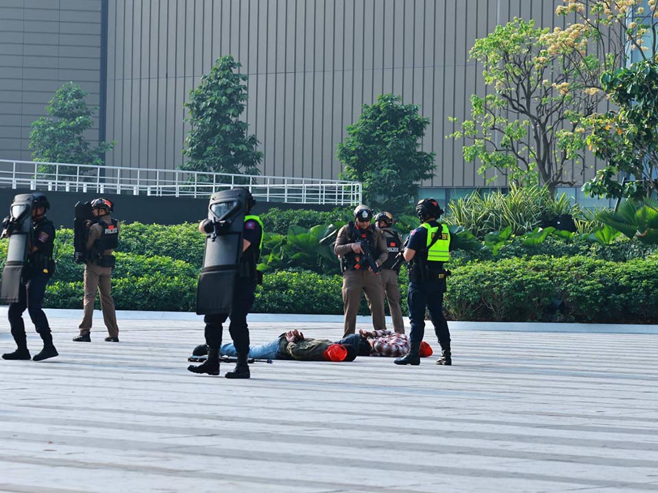 Thai Police Chief oversees active shooter drill at One Bangkok landmark
