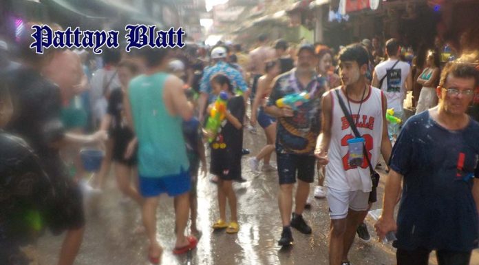 Mitmachen oder fernbleiben ausländische Touristen diskutieren über verlängertes Songkran in Pattaya