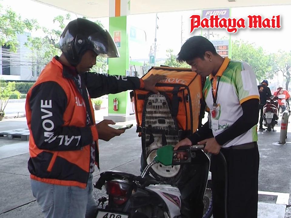 Fuel hike cuts into Pattaya delivery riders’ take-home pay