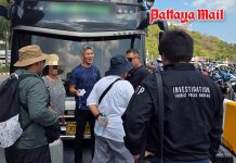 Illegal tour busted in Pattaya as unlicensed operator caught leading senior trip to Koh Larn
