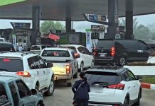 Fuel panic at Thailand border as Tak gas stations run dry and motorists queue for hours