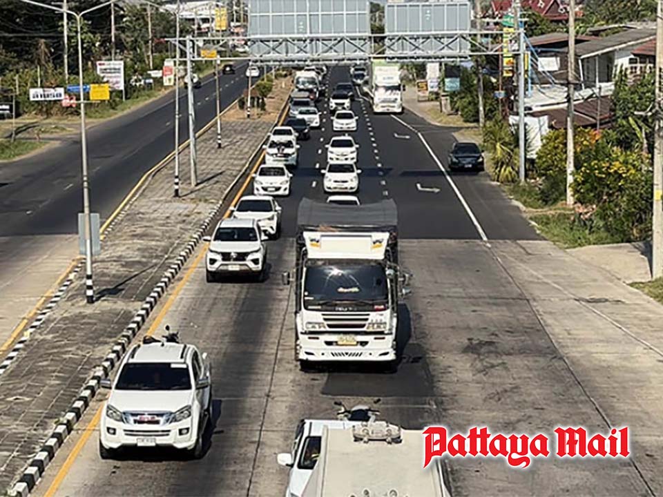 Highway 24 packed as Songkran exiles head home to south Isaan, authorities shut risky U-turns to prevent crashes