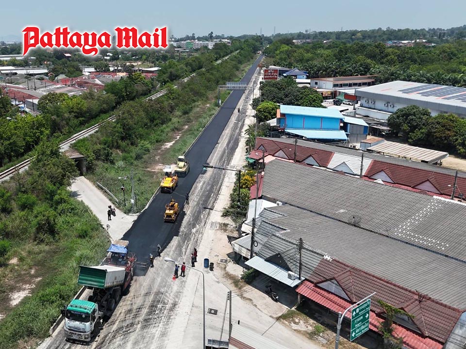 Railway road upgrade progresses as first asphalt layer laid in Pattaya