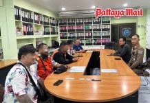 Pattaya Police probe Soi 6 brawl after motorcycle taxi drivers clash with tourist