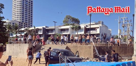 Black pickup crashes through fence and lands on beach in shocking Jomtien incident
