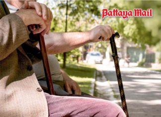 Thailand survey finds most elderly not depressed but family support key during Songkran