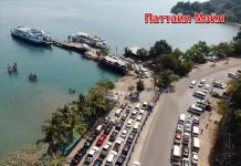 Туристы покидают острова Трата: пробки более 1,5 км у паромных причалов