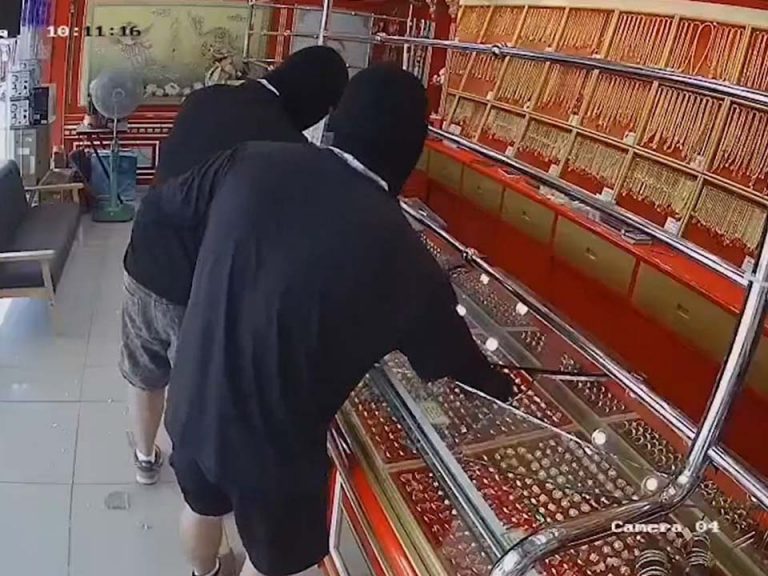 Chinese suspects nabbed within hours after armed gold shop robbery in ...