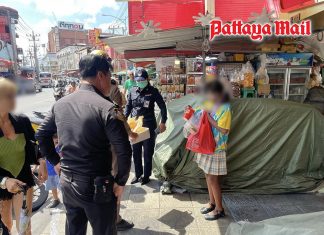 Lost young girl rescued by Pattaya officers and safely reunited with family