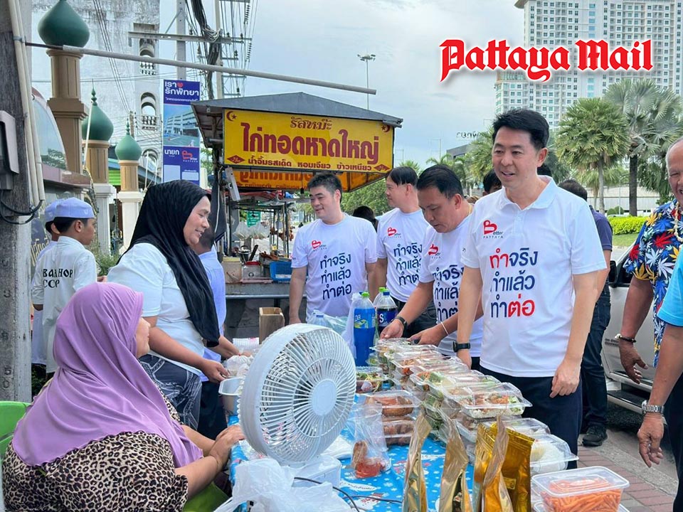 Poramet takes campaign trail to Ton Krabok community with ‘We Love Pattaya’ team
