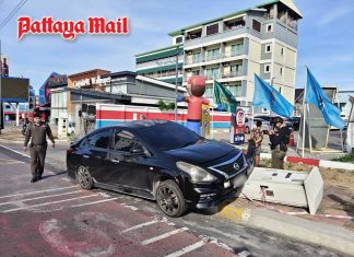 Sedan crashes into roadside electrical cabinet on Sukhumvit Road in Pattaya
