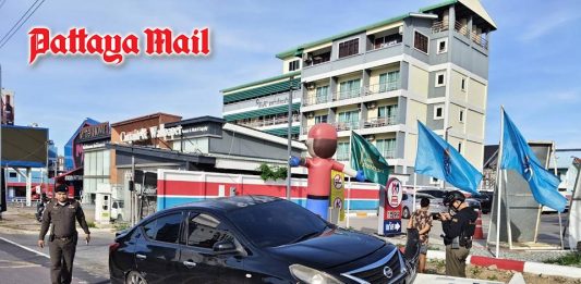 Sedan crashes into roadside electrical cabinet on Sukhumvit Road in Pattaya