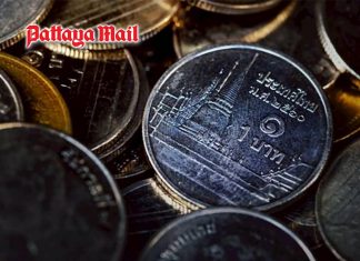 Thai baht drifts toward 33 per US dollar as global market jitters intensify