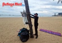 City Hall teams patrol Pattaya beach to remove illegal hanging items and improve order