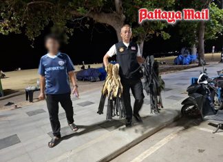 Pattaya officials seize illegal beach chair rentals in Jomtien enforcement sweep
