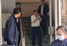 Thaksin reports to Probation Office wearing EM bracelet, calls process ‘Just a Formality’