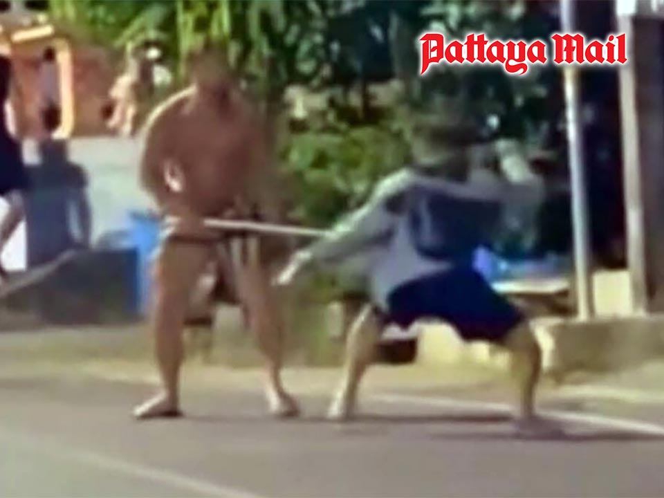 Armed foreigner terrorizes Phuket street until veteran Thai fighter steps in