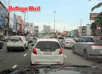 Holiday and payday effect sends thousands pouring into Pattaya