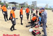 Desperate beach rescue in Pattaya as lifeguards battle to save drowning victim