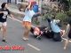 Смелые тайские женщины вступили в схватку с вооружённым ножом похитителем золотой цепочки после нападения на пожилую женщину