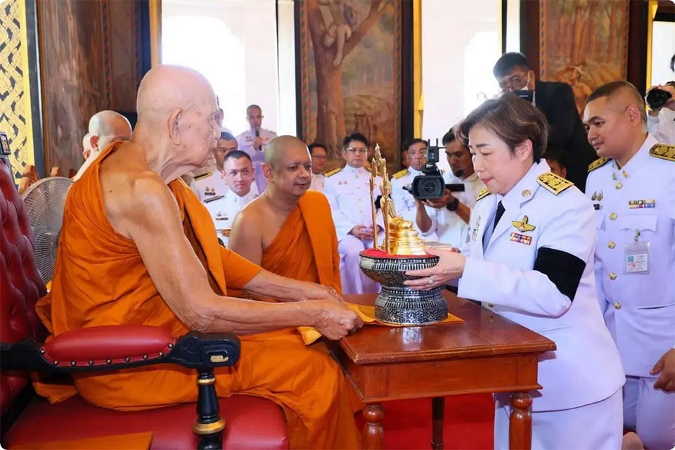 Buddhist chanting ceremony held at Wat Rajadhivas for Her Majesty the Queen’s 48th birthday