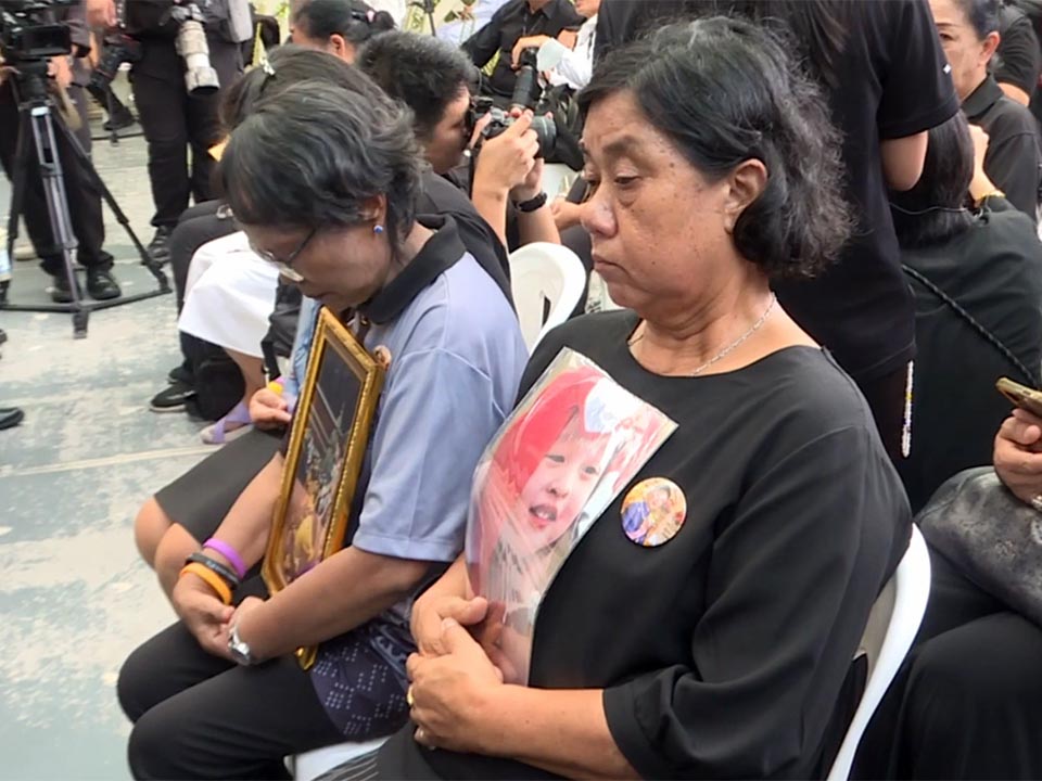 Mourners gather at Chulalongkorn Hospital to pay final respects to HRH Princess Bajrakitiyabha