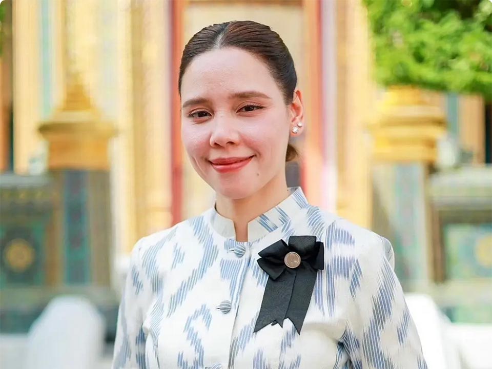 Thai silk, culture, and faith take center stage in tribute to the Queen’s fourth-cycle birthday anniversary