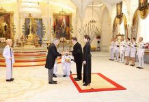 Their Majesties receive new Argentine Ambassador at Dusit Palace
