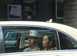 King and Queen accompany Princess Bajrakitiyabha’s final journey to the Grand Palace
